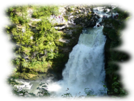 Les Chutes du Doubs, accessibles en bateau navette NLB ou par le chemin pédestre.